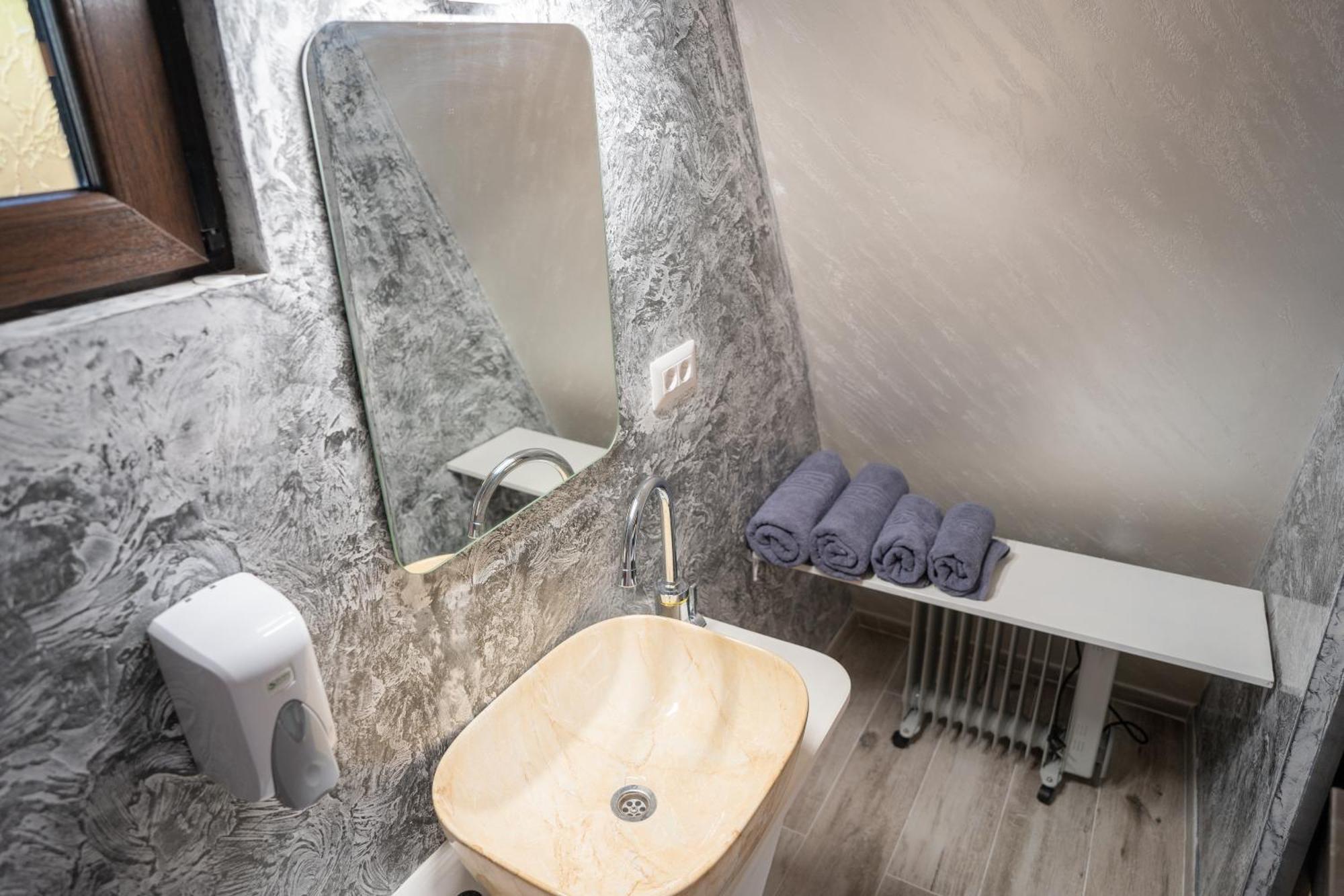 A Pisc Hotel Vatra Moldovitei Luaran gambar
